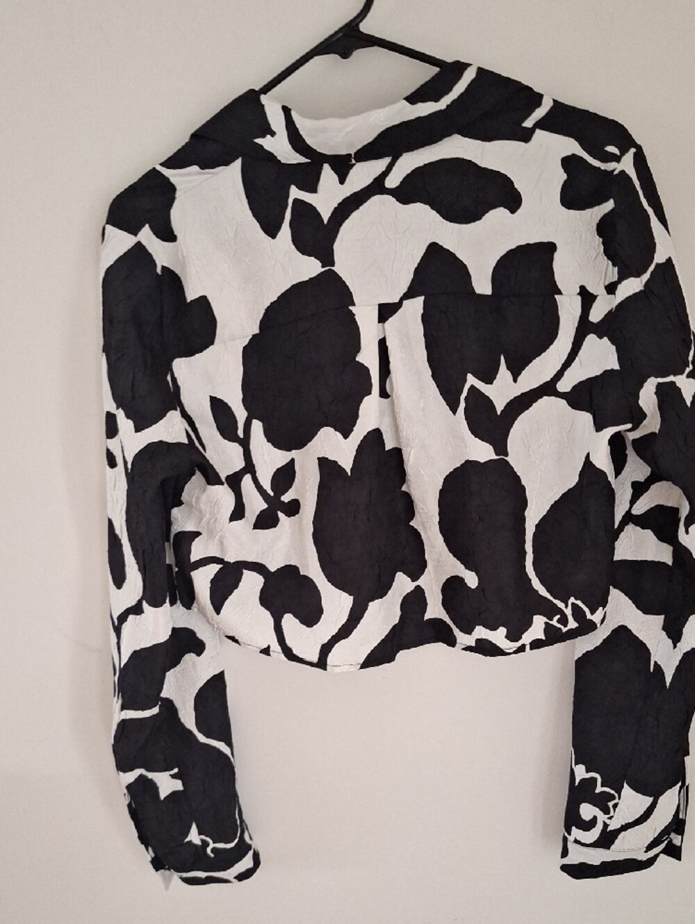 Classic Elegant House of Harlow 1960 Black & White Floral Button Front Shirt
